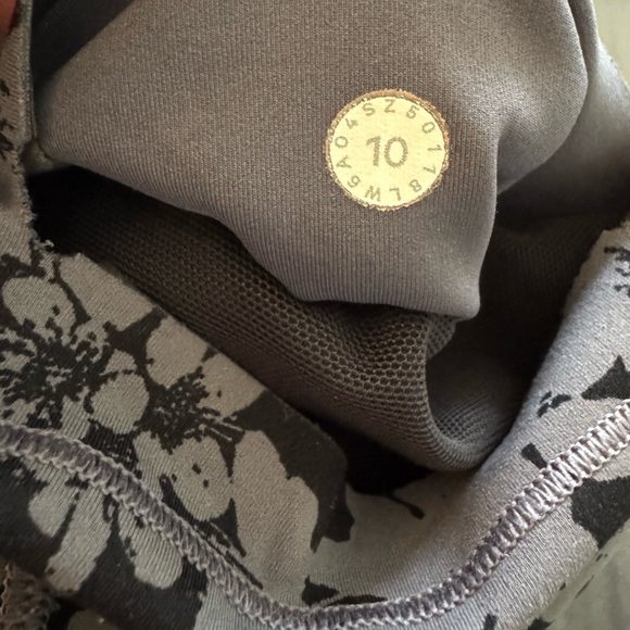 Lululemon All You Do Crop Efflorescent Nebula Floral Black Leggings size 10 - Picture 11 of 14